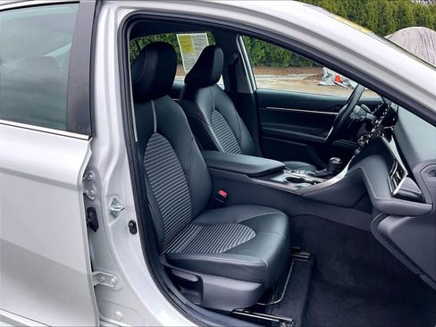 Used 2022 Toyota Camry SE w/ Carpet Mat Package (TMS) image 11