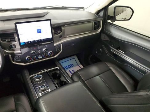 Used 2022 Ford Expedition Max XLT image 19