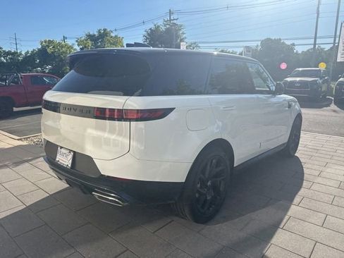 Used 2025 Land Rover Range Rover Sport SE AWD/4WD image 5