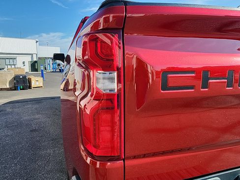 Used 2021 Chevrolet Silverado 1500 LT Trail Boss w/ Convenience Package II AWD/4WD image 10