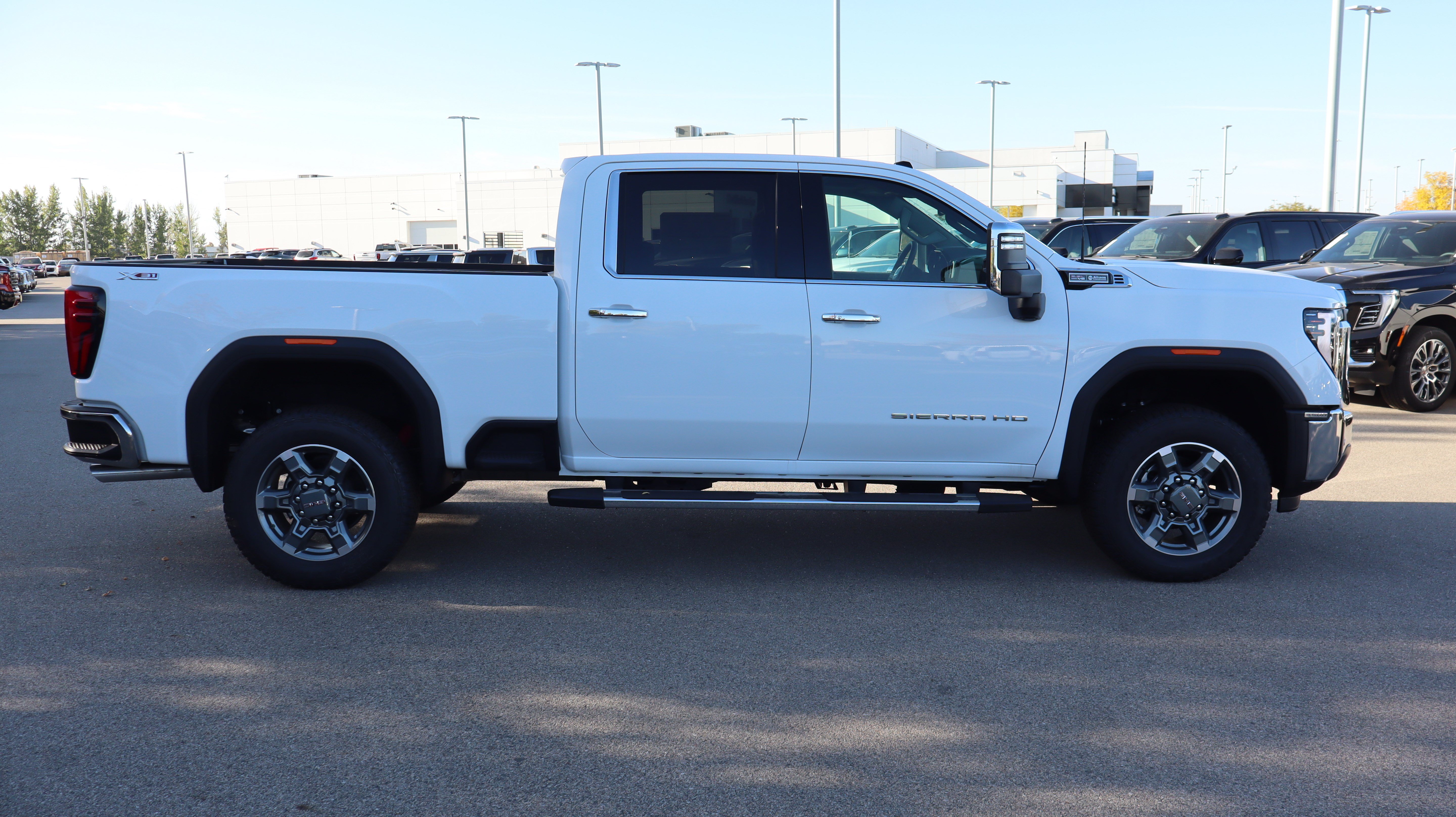 New 2026 GMC Sierra 3500 SLT w/ SLT Premium Package AWD/4WD image 8