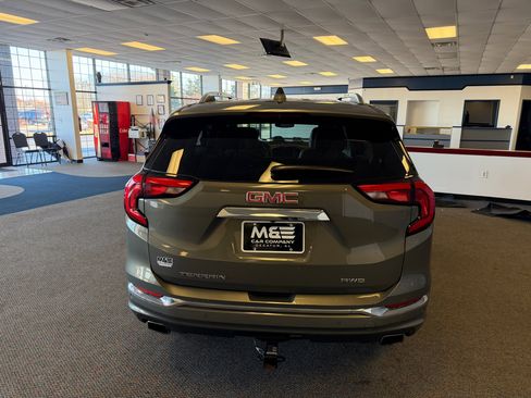 Used 2018 GMC Terrain Denali w/ Comfort Package image 4