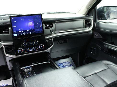 Used 2024 Ford Expedition XLT image 20