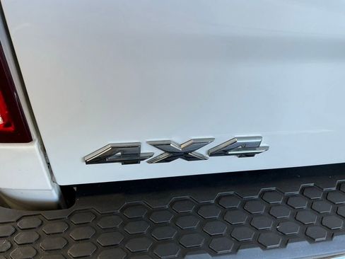 Used 2019 RAM 1500 Classic SLT AWD/4WD image 4