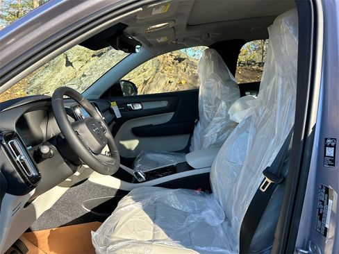 New 2026 Volvo XC40 B5 Ultra w/ Climate Package image 10
