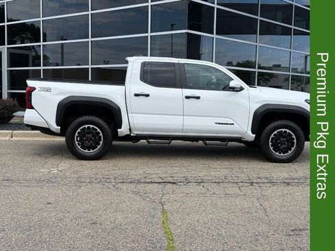 Used 2024 Toyota Tacoma TRD Off-Road w/ TRD Off Road Premium Package AWD/4WD image 2