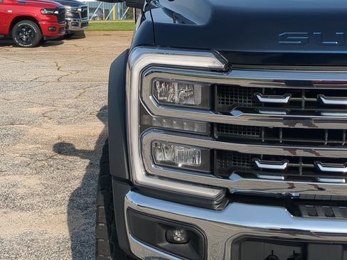 Used 2023 Ford F450 Lariat AWD/4WD image 8