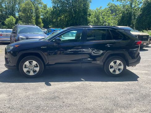 Used 2021 Toyota RAV4 LE AWD/4WD image 5