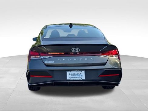 New 2026 Hyundai Elantra SEL Sport FWD image 4