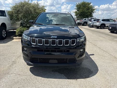 Used 2024 Jeep Compass Latitude AWD/4WD image 8