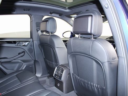 Certified 2025 Porsche Macan image 23