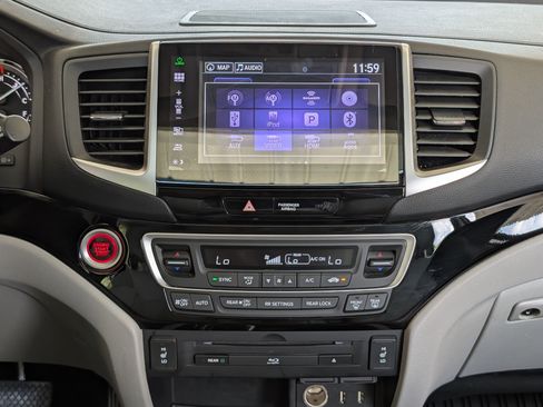 Used 2016 Honda Pilot Touring image 29