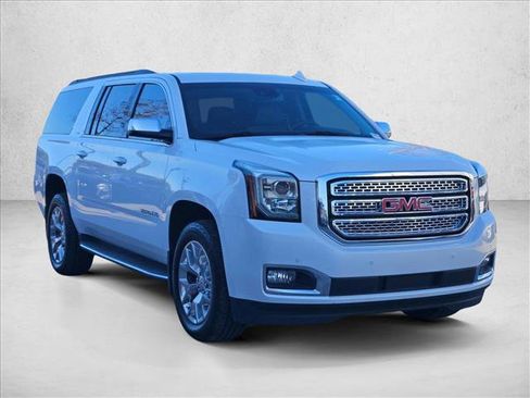 Used 2020 GMC Yukon XL SLT w/ Open Road Package image 3
