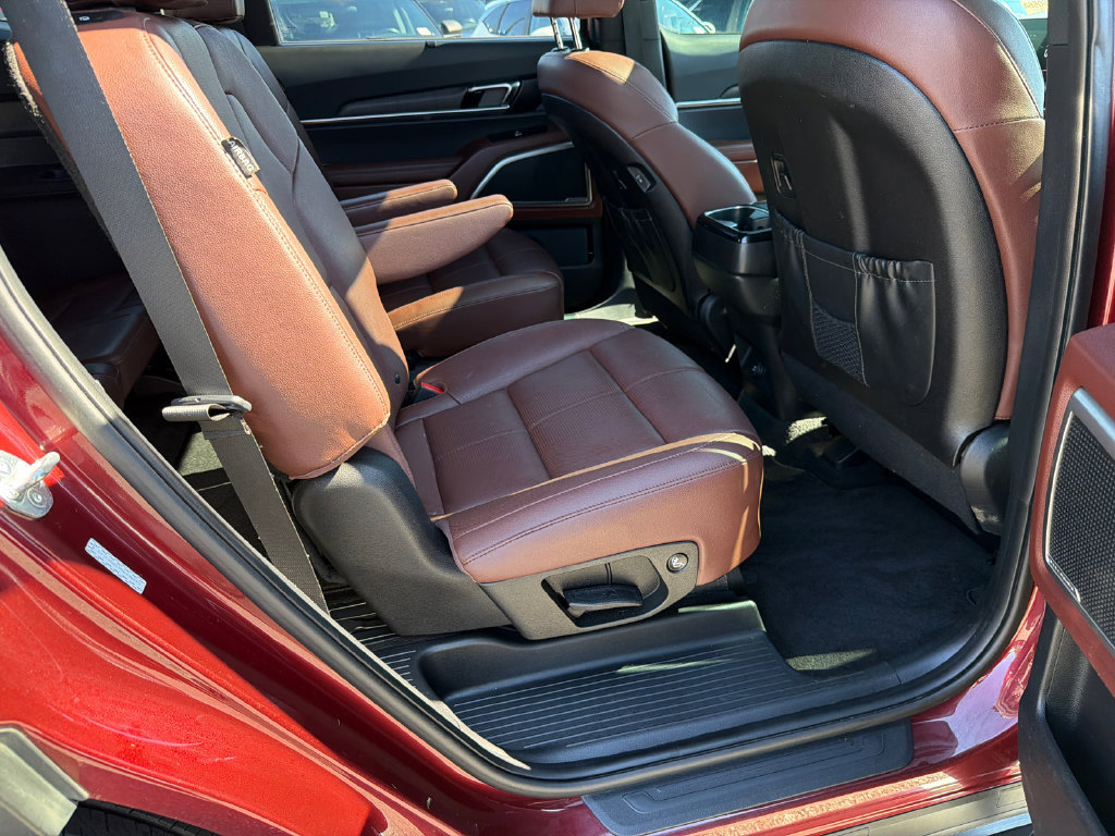 Used 2024 Kia Telluride EX w/ EX Captain's Chair Package AWD/4WD image 15