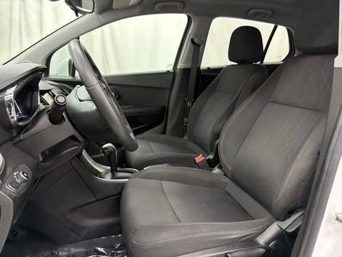 Used 2019 Chevrolet Trax LT FWD image 14