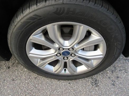 Used 2022 Ford Edge Titanium AWD/4WD image 12