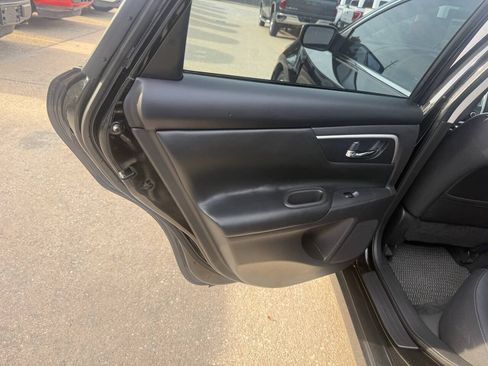 Used 2018 Nissan Altima 2.5 SR FWD image 14