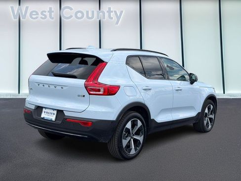 Used 2026 Volvo XC40 B5 Plus AWD/4WD image 4