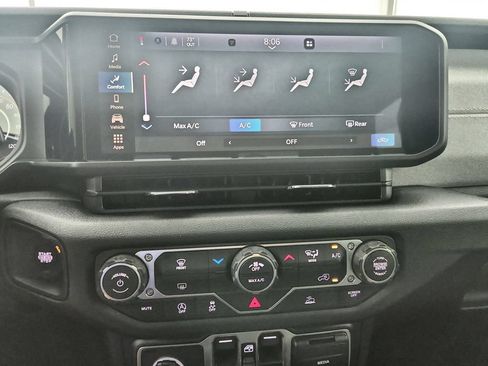 New 2026 Jeep Gladiator Sport AWD/4WD image 18