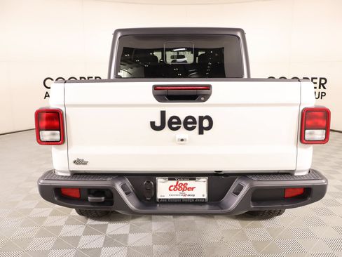 Used 2025 Jeep Gladiator Sport AWD/4WD image 20