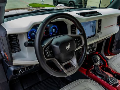 Used 2025 Ford Bronco Heritage Edition AWD/4WD image 17
