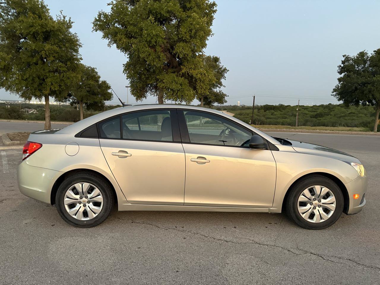 Used 2013 Chevrolet Cruze LS FWD image 24