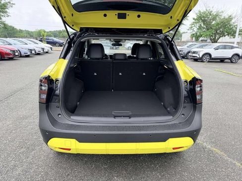 New 2026 Nissan Kicks SR w/ Cold Weather Package FWD image 12