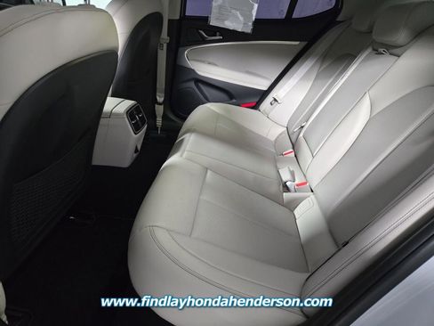 Used 2020 Genesis G70 2.0T image 10