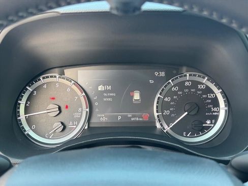 Used 2024 Toyota Highlander LE AWD/4WD image 21