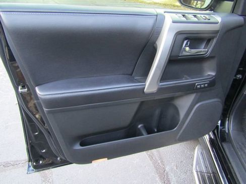 Used 2016 Toyota 4Runner Limited image 15