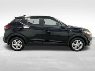 New 2025 Nissan Kicks Play S video 2