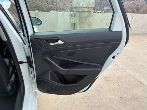 Used 2021 Volkswagen Jetta SE image 18