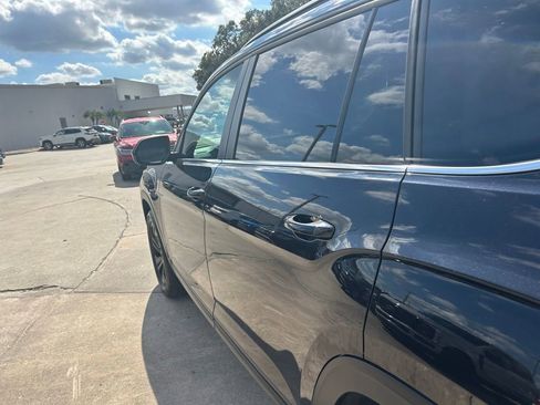 Certified 2023 Volkswagen Atlas SE w/ Black Wheel Package image 29