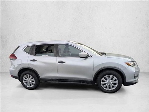 Used 2018 Nissan Rogue S image 4