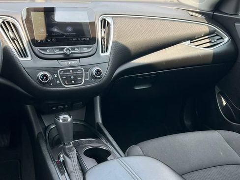 Used 2020 Chevrolet Malibu LT FWD image 30