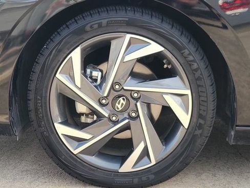 Used 2024 Hyundai Elantra Limited FWD image 10