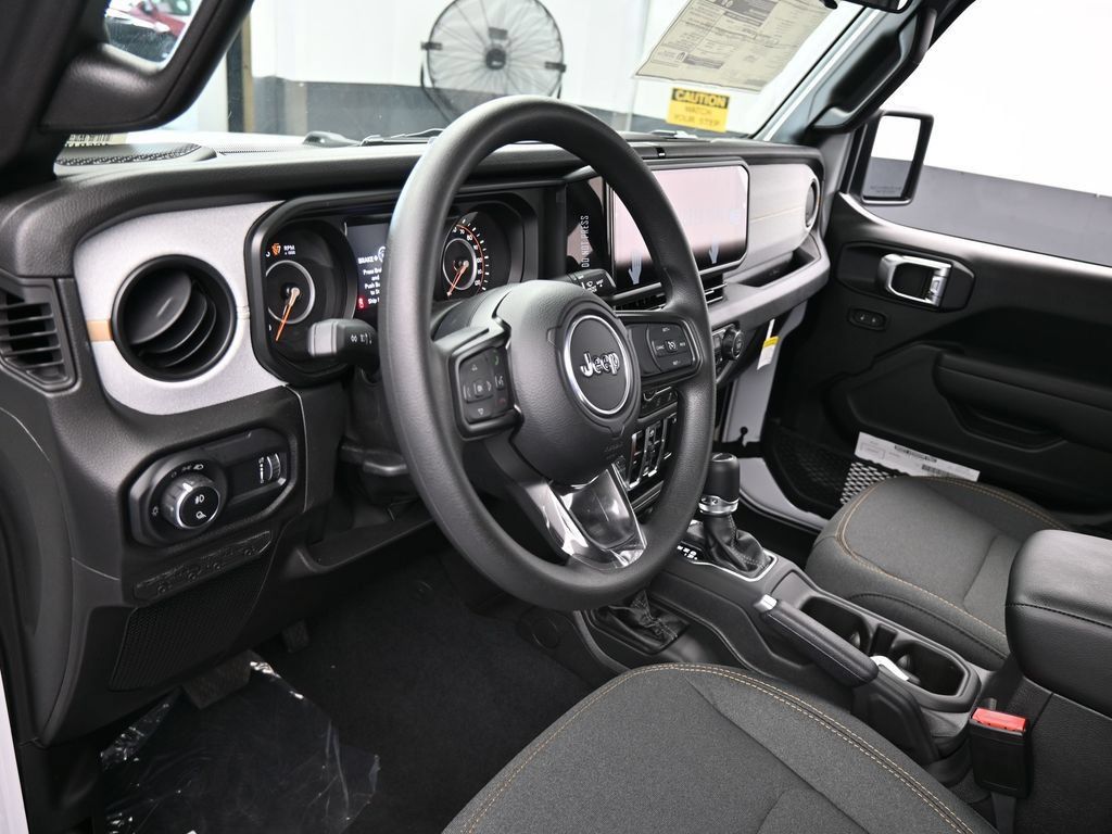 Used 2025 Jeep Gladiator Sport AWD/4WD image 10