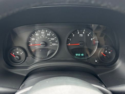 Used 2013 Jeep Patriot Latitude FWD image 19