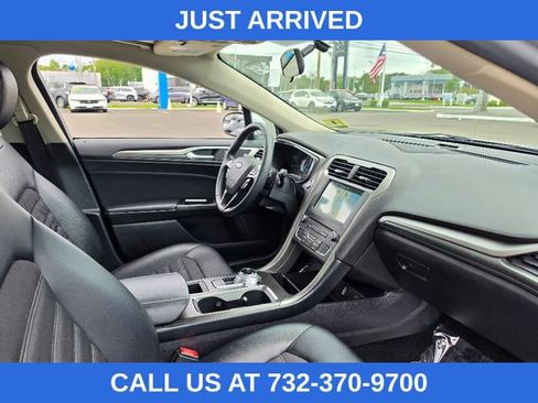 Used 2017 Ford Fusion SE w/ Equipment Group 201A FWD image 11