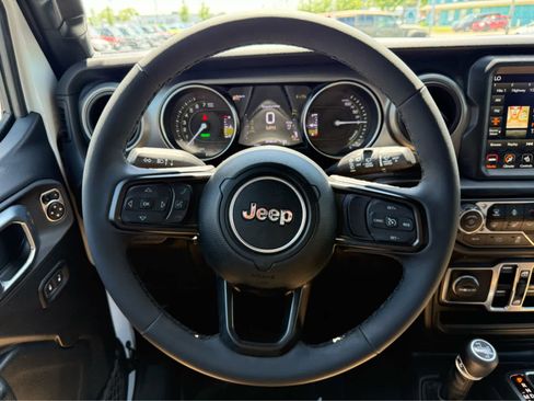 Used 2023 Jeep Wrangler Unlimited w/ Sun & Screen Package AWD/4WD image 19