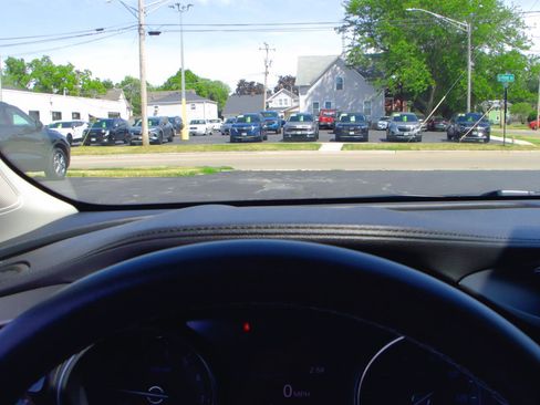 Used 2023 Buick Encore GX Select w/ Sport Touring Package FWD image 17
