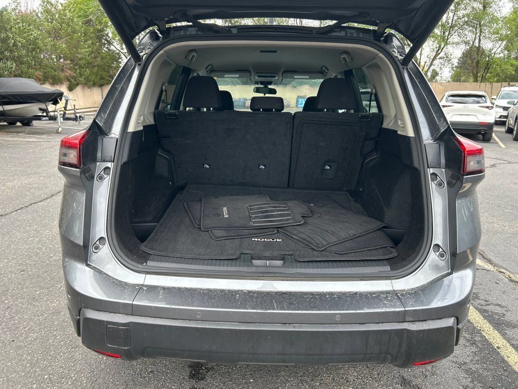 Used 2025 Nissan Rogue SV AWD/4WD image 10