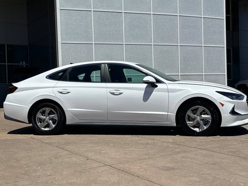 Used 2023 Hyundai Sonata SE w/ Cargo Package FWD image 3