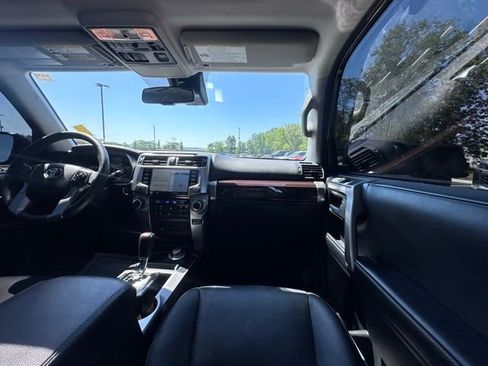 Used 2022 Toyota 4Runner Limited AWD/4WD image 31