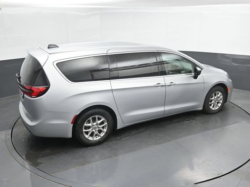 Used 2024 Chrysler Pacifica Touring-L FWD image 31