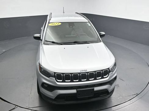 Used 2024 Jeep Compass Latitude AWD/4WD image 17