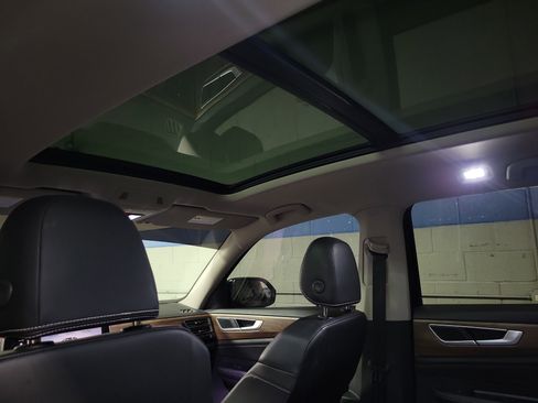 Used 2024 Volkswagen Atlas SE w/ Panoramic Sunroof Package image 14