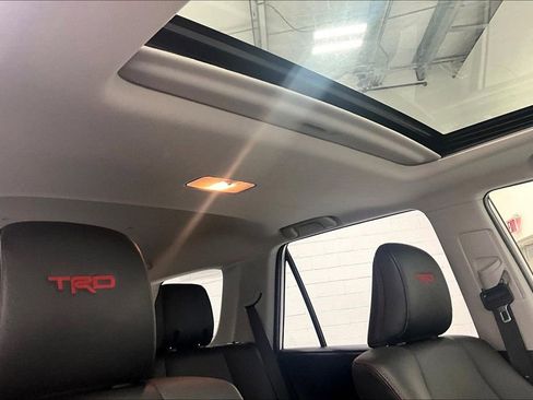 Used 2019 Toyota 4Runner TRD Off-Road Premium AWD/4WD image 17