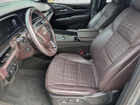 Used 2023 Cadillac Escalade Sport Platinum w/ Heavy-Duty Trailer Package image 16