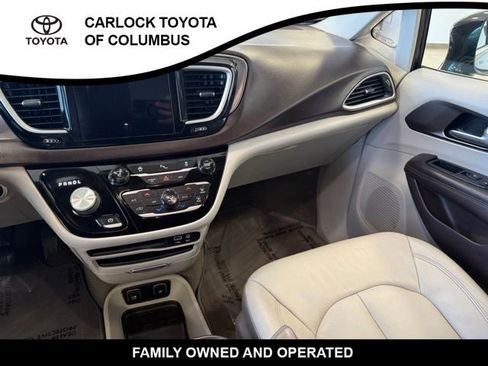 Used 2017 Chrysler Pacifica Touring-L image 21